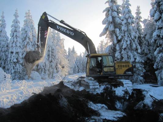 Volvo 240
Kauha oikein höyryää putkilinjalla
