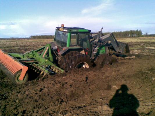 valtra 6550&amazone catros
löyty pehmeä paikka.
Avainsanat: valtra