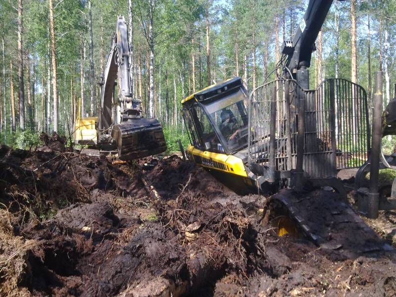 Elk & volvo
eco magnumit takana ja normi telat eessä. vittumaisen rutakon kuski löysi.
Avainsanat: elk vovlo