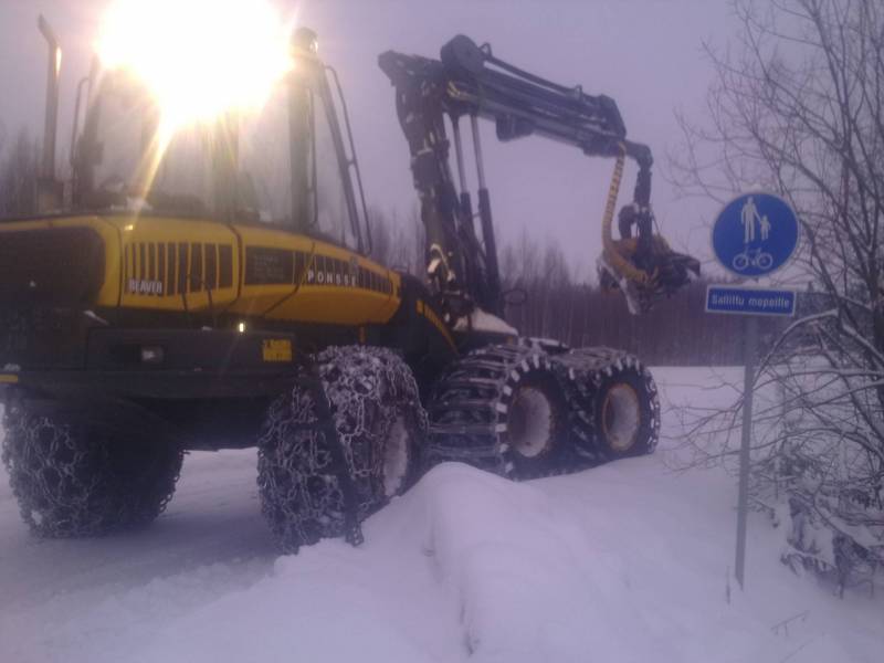 Kyltti kertoo kaiken tarpeellisen..
@simpeleen myrskytuhoilta
Avainsanat: ponsse jalkakäytävä