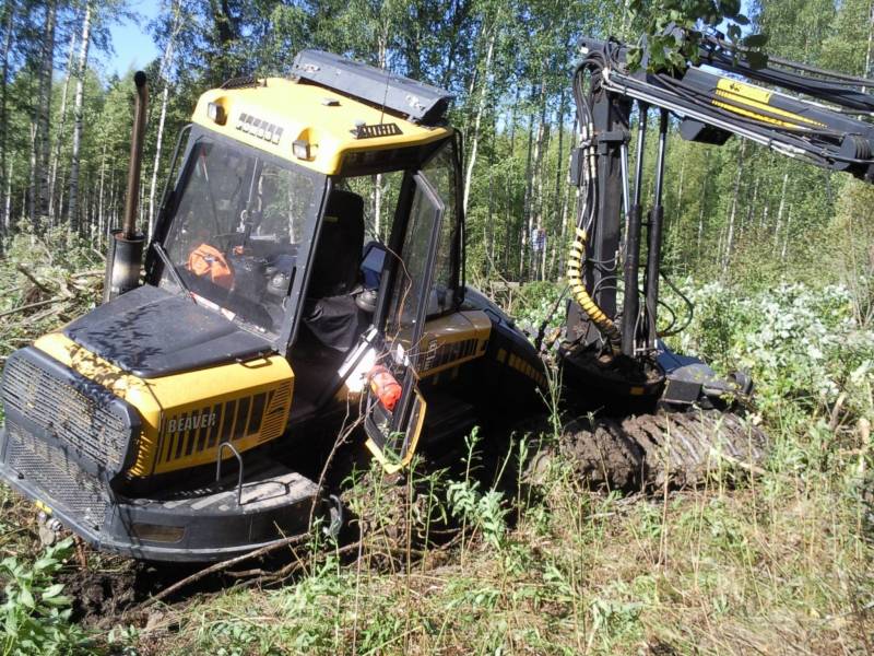 eniten nakersi portaitten kaivaminen.
Avainsanat: ponsse beaver