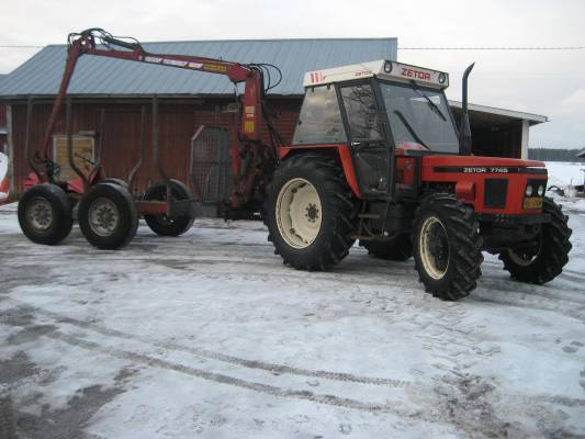 zetor 7745
zetor
Avainsanat: zetor