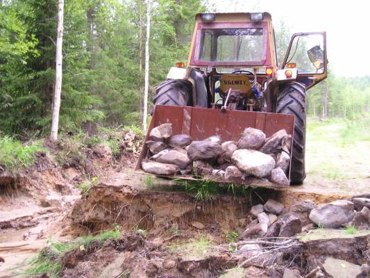 valmet 502
tietä korjaamassa 
Avainsanat: v a l m m m