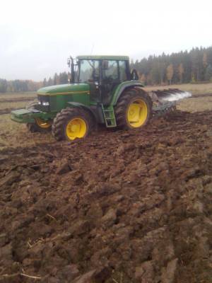 John Deere 6800 ja överum
sarkakyntöä kääntöauroilla
Avainsanat: jd, överum