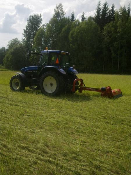 New Holland TM125 ja maschio giraffa 220
kesantoja niittämässä
Avainsanat: new holland, maschio