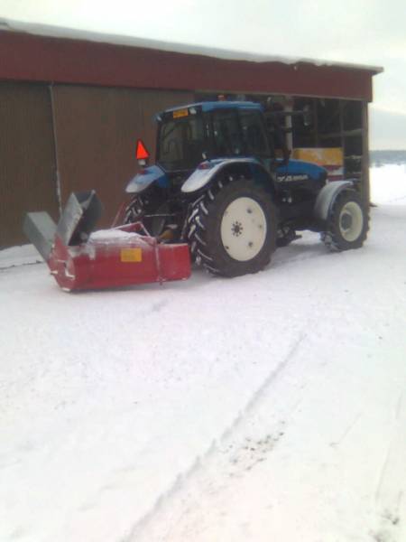 New Holland ja esko
pihojen putsausta
Avainsanat: nh, esko