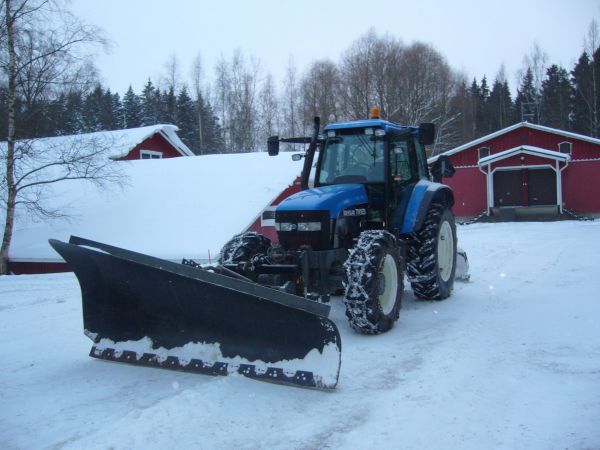 New Holland tm125 , teräskoura ja kipa
lumen auraus kalusto
Avainsanat: nh, kipa, teräskoura