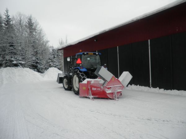 Nyykkäri ja esko312
talvi 2013 linkoyhdistelmä
Avainsanat: new holland, esko312