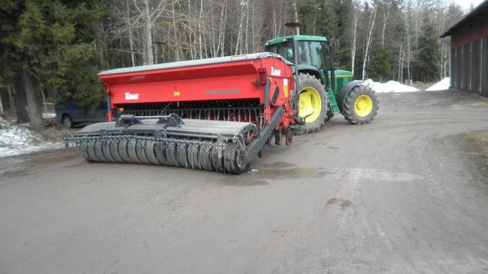 jontikka ja combimaster
tollanen tuli taloon
Avainsanat: john deere,tume