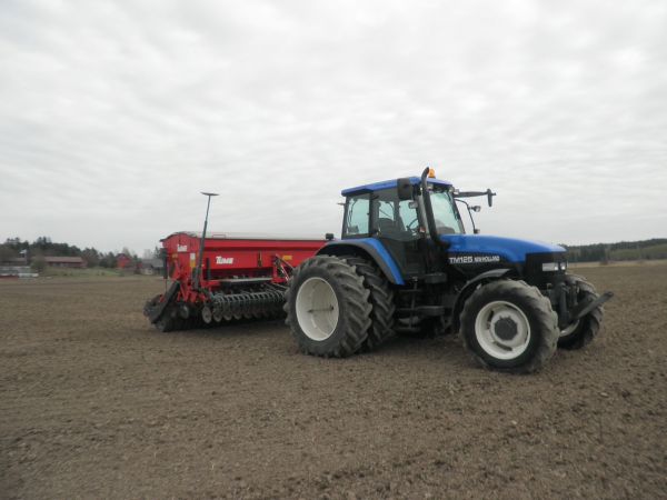 New Holland tm 125 ja tume combimaster 4000
kevään kylvöjä
Avainsanat: nh, tume