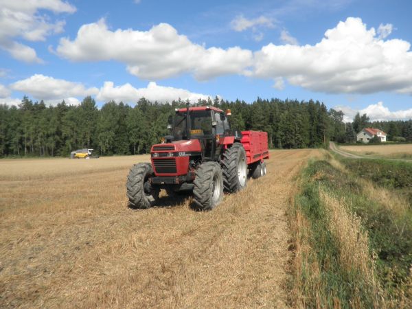 Puinteja tältä syksyltä. komiat oli ilmat
Case 1594 ja taustalla sampo3045
Avainsanat: case, sampo