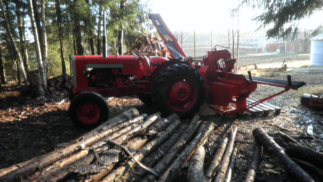 Klapien tekoa
Valmet 361 ja hakkipilke 
Avainsanat: valmet, hakkipilke