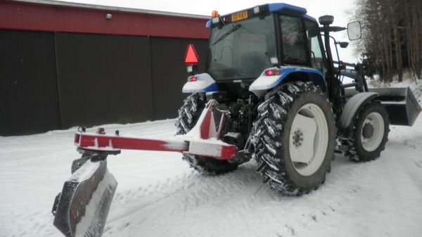 Talven ensimmäisiä aurauksia
New Holland ts100 ja kipa280
Avainsanat: nh,kipa