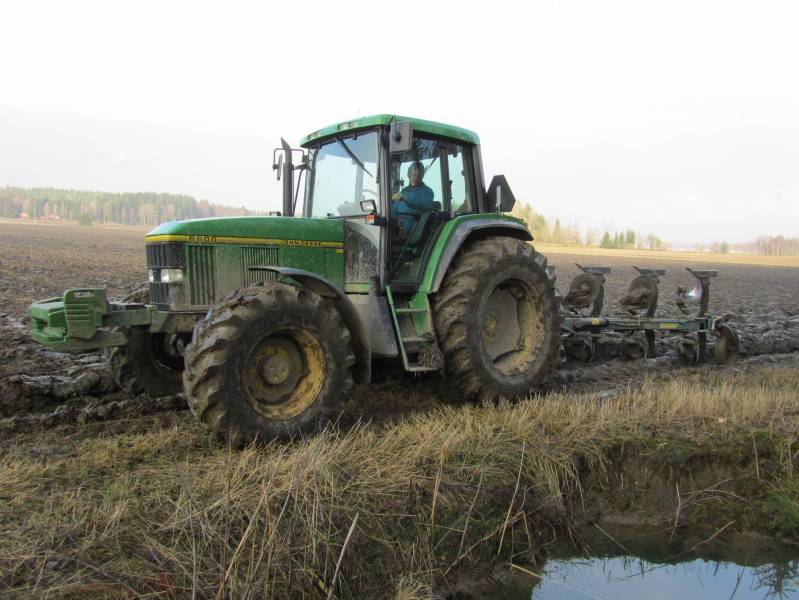 John deere ja överum
kynnöt 2011
Avainsanat: john deere, överum