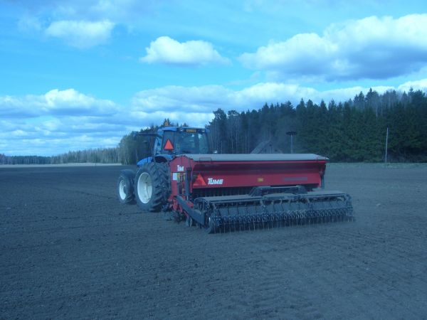 New Holland ja Tume
kylvöjä 2014
Avainsanat: nh, tume