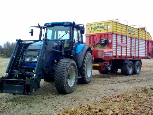 VALTRA M120+ PÖTTINGER 5700 D
Käytiin hakees tollanen vähäks aikaa ku toi valtra 6850 hajos
Avainsanat: Valtra