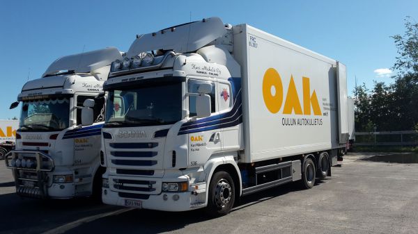 Kari Mäkelä Oy:n kulkuneuvoja
Scaniat
Avainsanat: Scania OAK Kari Mäkelä