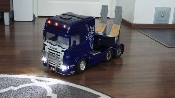 Tamiya Scania R620 Topline 1:14
Tamiya Scania Topline & lavetti.
Valoja on nykysin enemmän.
Avainsanat: Tamiya Scania 1:14