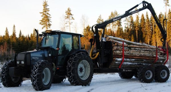 A95 ja Nokkalaiset
Polttopuuaineksia jumppaamassa. Tästäkin värkistä jokunen kuva jo löytyy, mutta jos yksi kerta vielä kiellon päälle...
