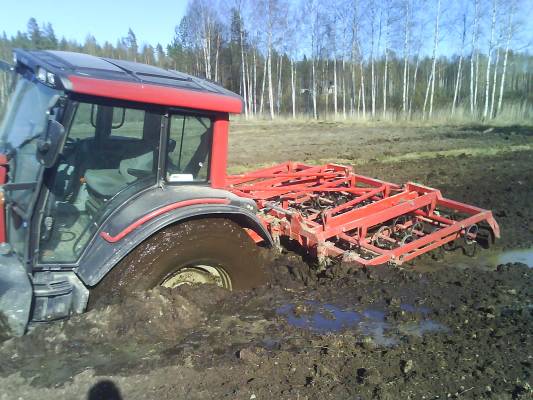 oli vähän lammen ranassa pehmyttä...
Avainsanat: valtra