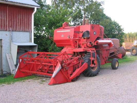 Massey-Fergusson 86
On se vain komia... ja kestävä keksintö. Ikää vasta 40v ja risat.
Avainsanat: Mf 86