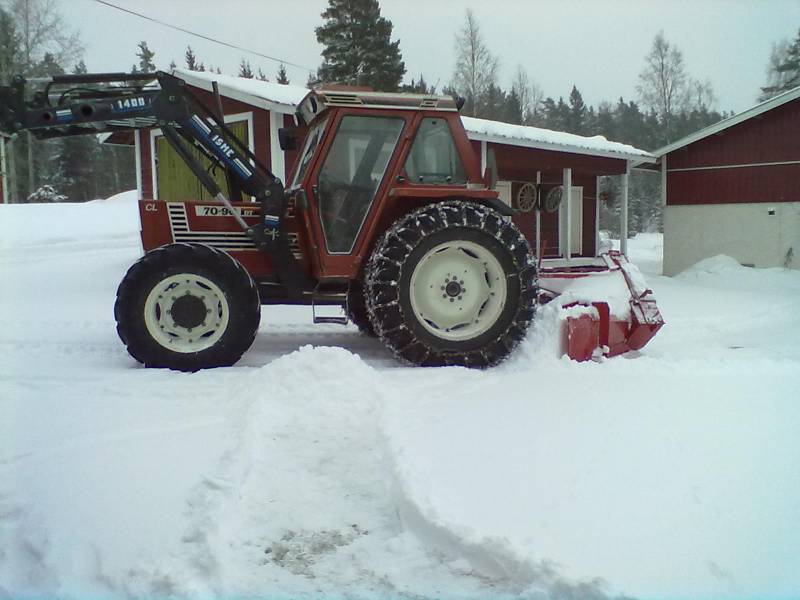 Lumihommia
Fiatagri 70-90, Isme 1400 ja Esko
Avainsanat: Fiat agri esko isme linko