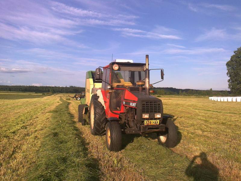 Paalausyksikkö 1/3
Valmet 705 ja Krone 1800 Vario Pack
Avainsanat: Valmet krone paalaus