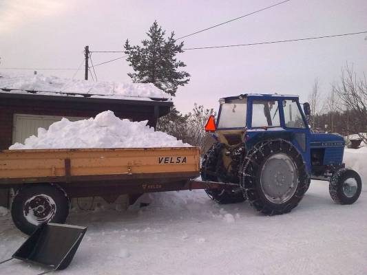 Lumen ajoa
Leyland 384 ja Velsa 5
Avainsanat: Leyland lumi velsa Hamina