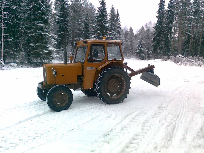 valmet 500
naapurin kone perässä levy joka tällä hetkellä itellä lainas
Avainsanat: valmet 500 perälevy suulinpiha