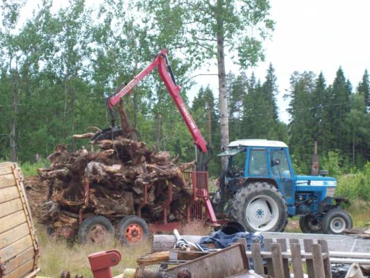 FORD 7710
ISO KANTOKUORMA, KOURALLA EI SAANUT KORKEAMMALLE
