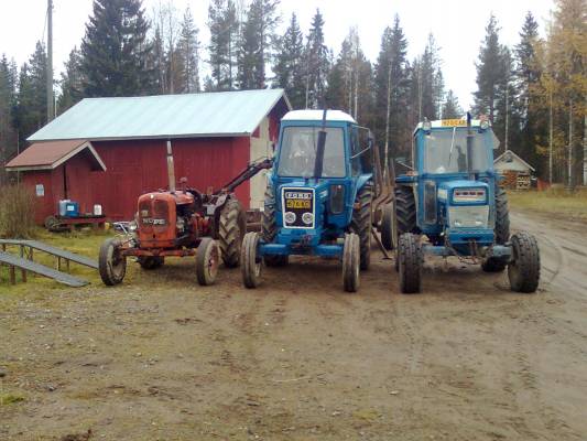 Nuffield Universal Three,Ford 5600 ja Ford 5000
Urakka kalustoa Nuffield Universal Three (38hp), Ford 5600 (68hp), Ford 5000 (84hp)
Avainsanat: Ford 5600 5000 Nuffield Universal Three