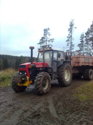 Zetor 12145
Siinä on sitä voimaa 
Avainsanat: Zetor 12145