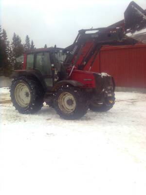 Valtra 6850
Valtra 6850 "kiikkulauta" maaliman huonoin etukuormain kone
Avainsanat: valtra 6850