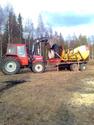 valtra 605
kuorman lastausta

Avainsanat: valtra