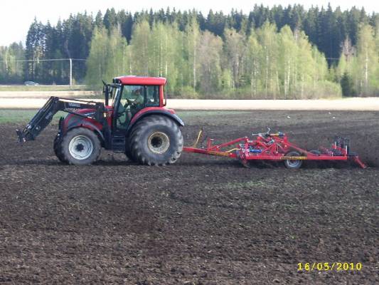 valtra c150 ja potila 550
pellon äjestystä
Avainsanat: valtra potila