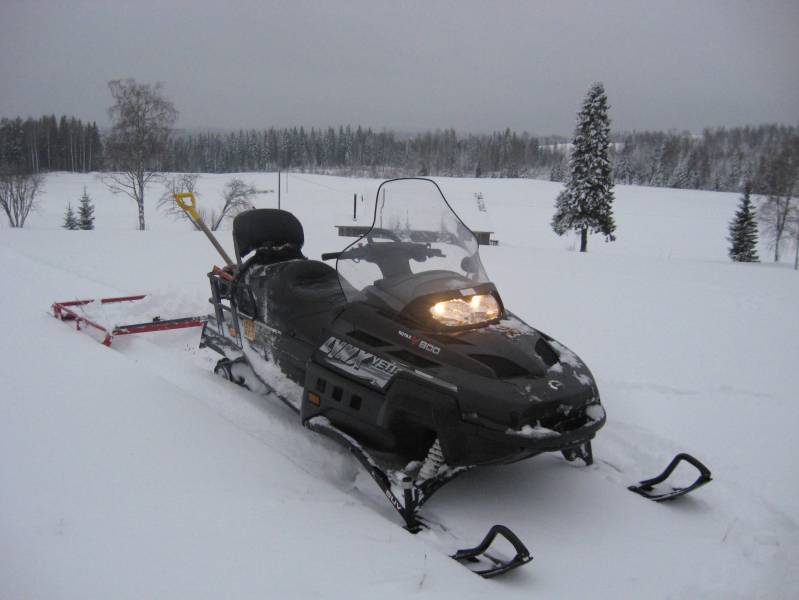 Laduntekokone
Lynx 800
Avainsanat: Yeti latuhöylä