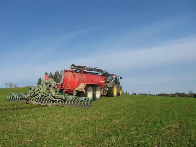 JD+Livakka+Pel-tuote multain
Lietelantaa multaan
Avainsanat: multaus livakka pel-tuote deere