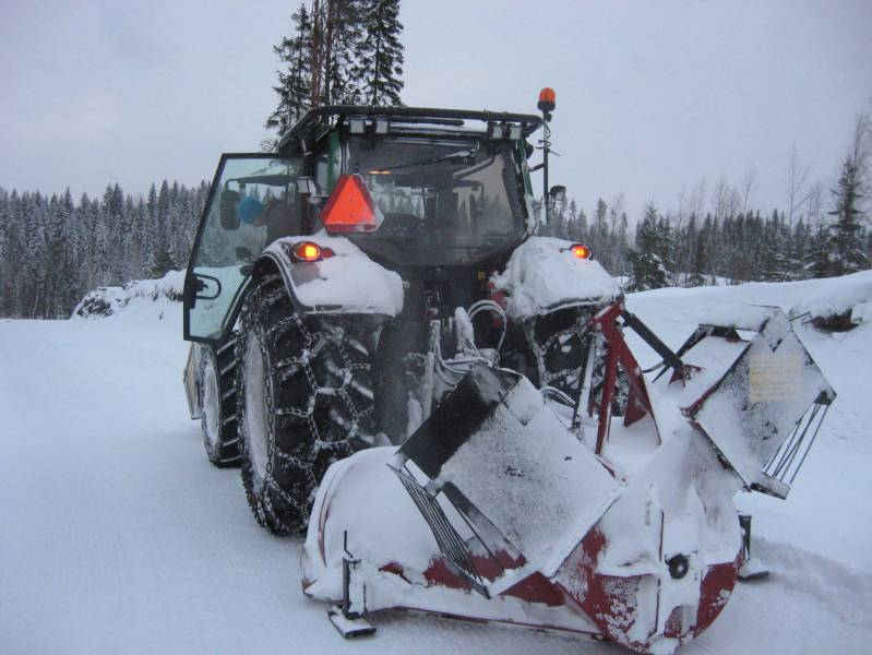 Metsäautotie puhtaaks
N 141 ja Näppä 2550
Avainsanat: 141 Näppä