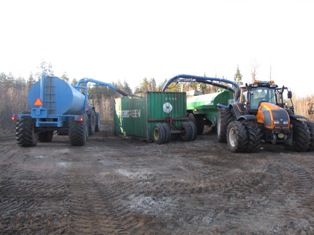 Fendt 930+siirtokärry ja T161 Valtra+Agronic
Avainsanat: Fendt Valtra Agronic