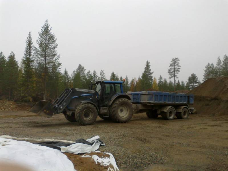 Murskeen ajoa
Välineet: Valtra T171H, maakärry mallia omavalmiste ja lastaus koneena Valtra M120
Avainsanat: Valtra