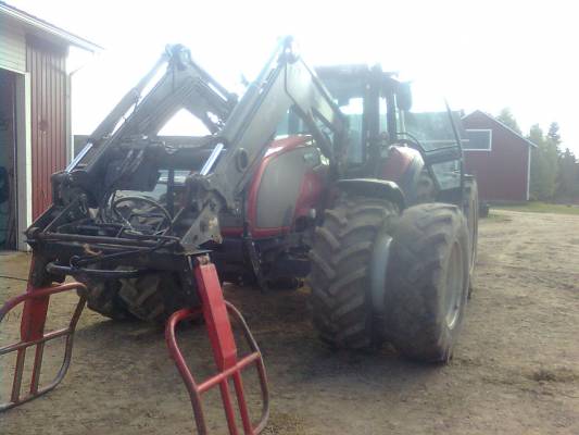 Valtra T140
