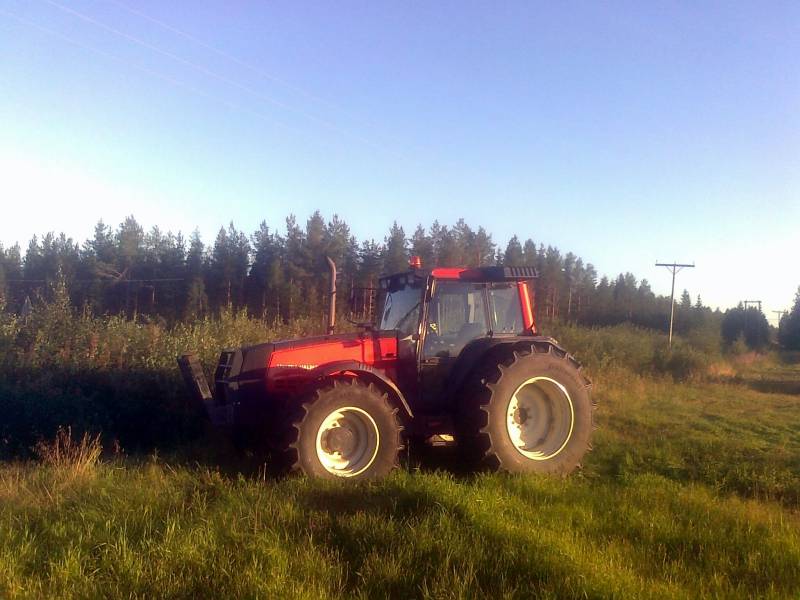 Syysrehu 2011
8400 ilta auringossa
Avainsanat: Valtra Valmet 8400