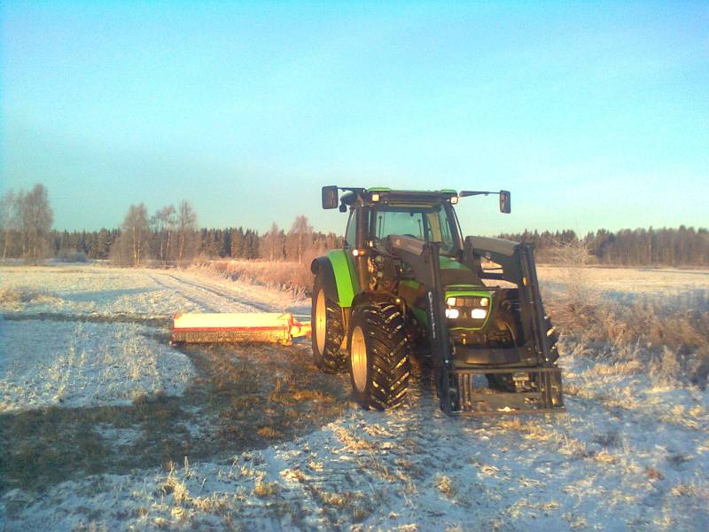 Reutsi ja elho
Heinikoitten murskaust ku pääs vähä syksyllä kasvaan turhan pitkäksi.
Avainsanat: Deutz-fahr k110 Elho