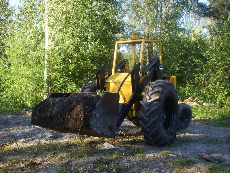 EKA traktorikuormaaja.
Leyland 344stä tehty EKA traktorikuormaaja uudemmalla umpirauta aisastolla.

http://www.nuhvi.net/index.php?option=com_content&view=article&id=79&Itemid=36

Avainsanat: eka traktorikuormaaja leyland 344 umpirauta aisasto