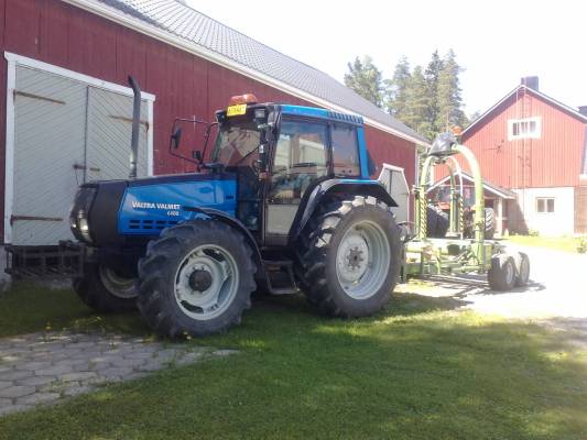 Lähtö
Ensimmäisiin urakoihin tänä vuonna lähössä. Urakointi palveluista kiinnostuneet voivat katsoa lisää koti sivuilta http://koneurakoinnit.nettisivu.org/
Avainsanat: käärintä