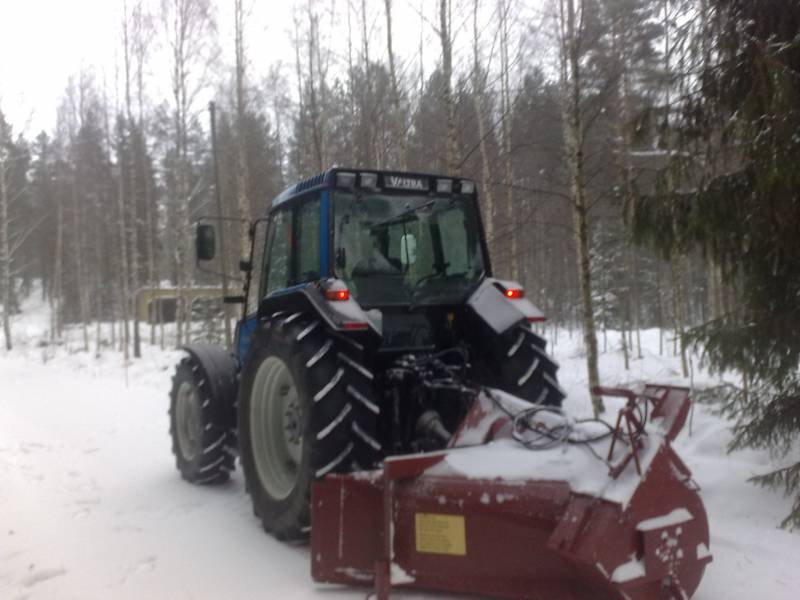 Valtra 6400 ja Esko 240
Teidenlinkoilua
Avainsanat: esko, valtra