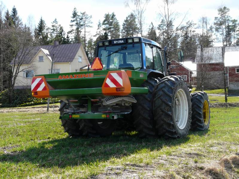 Lannoitteidenlevitystä
Amazone ja Valmöntti
Avainsanat: lannoitteiden levitystä