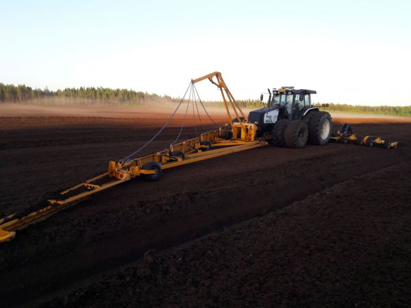 Valmet 8550 
Paketti hommia valmetilla
