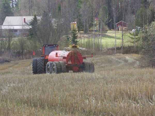 Lietteen ajoa
Valmet 705 ja livakka
Avainsanat: valmet 705 livakka