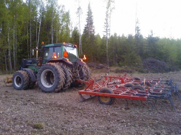 Äestystä 2013
Valtra Valmet 6400 ja Skara
Avainsanat: Valtra Valmet 6400 skara